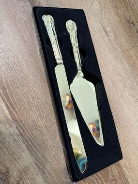 Classic Gold Romance Wedding Cake Serving Set with Ornate Embossed Handles